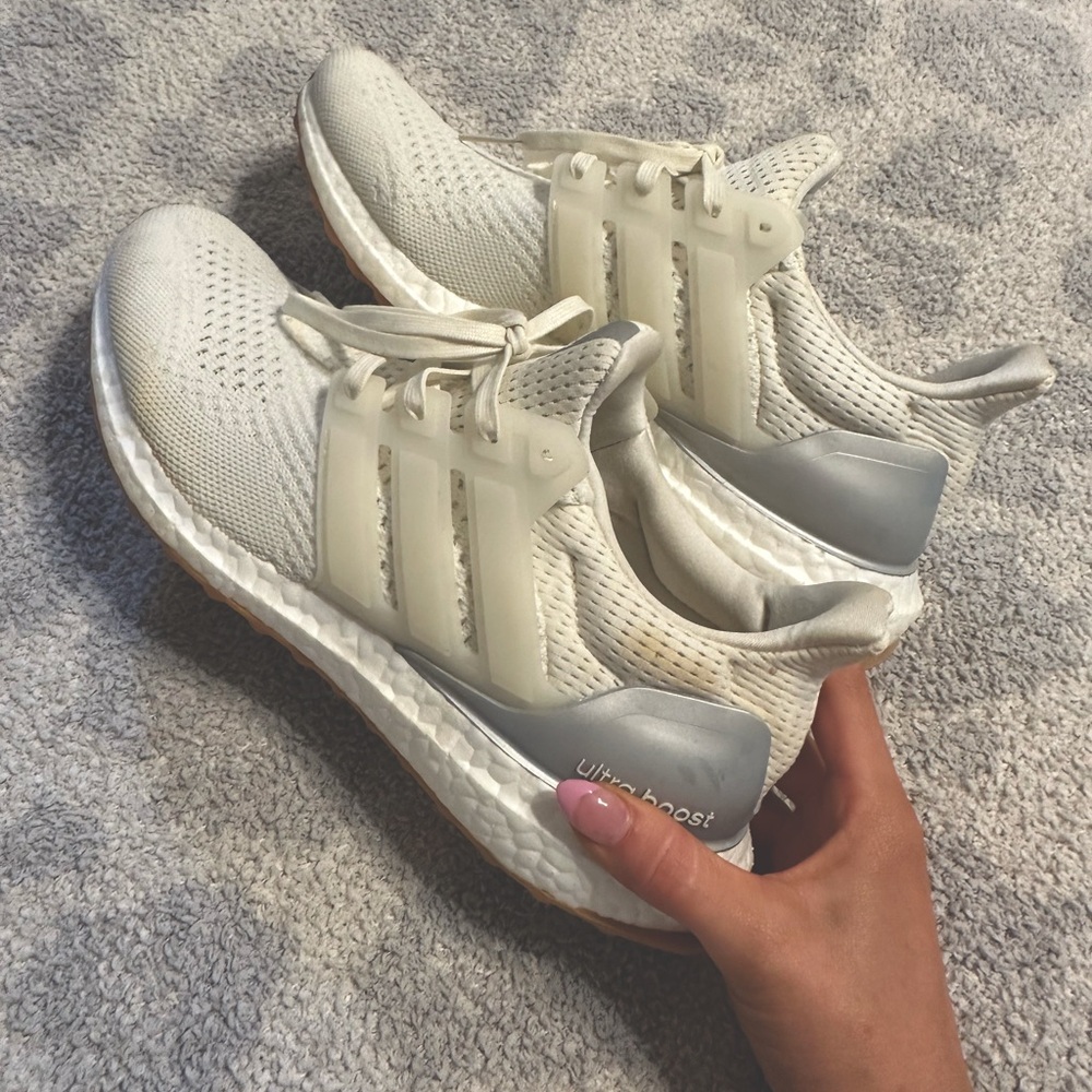 Adidas Boost 8.5 Women’s Shoes 👟